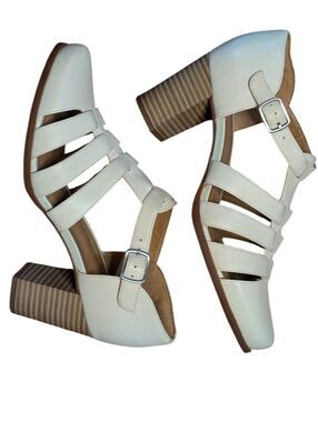 Clarks Ciera Gull Off-White T-Strap block Heeled closed toe Sandals 7US